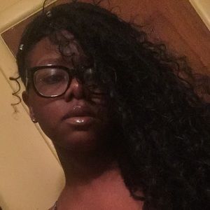 Meet your Posher, Demetria